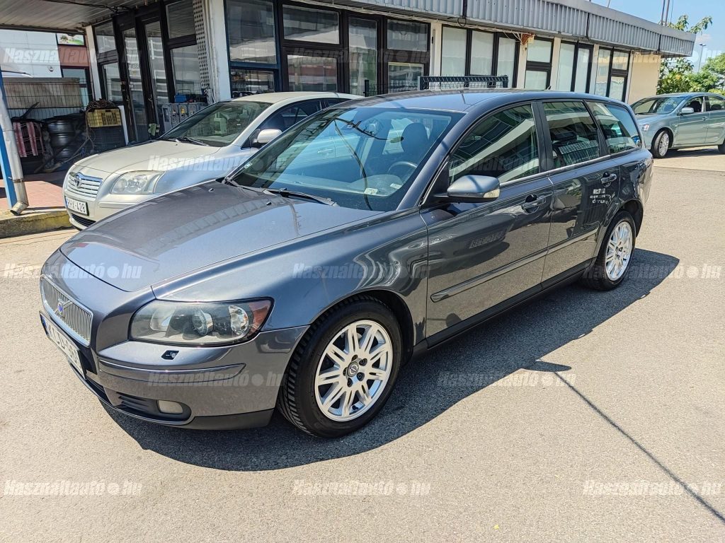 VOLVO V50 2.0 D Momentum MAGYARORSZÁGI! TÉLI-NYÁRI KERÉK!