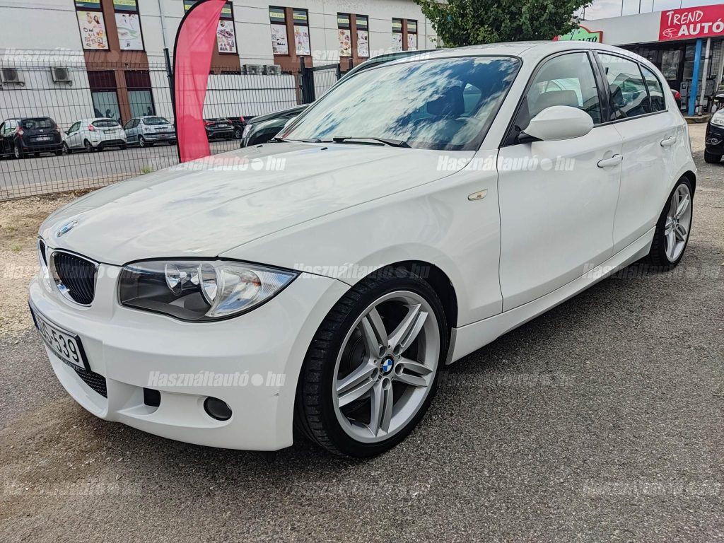 BMW 120 120i M PACK KIVÜL – BELÜL FUTÓMŰ IS! VÉGIG VEZETETT SZERVIZKÖNYV!