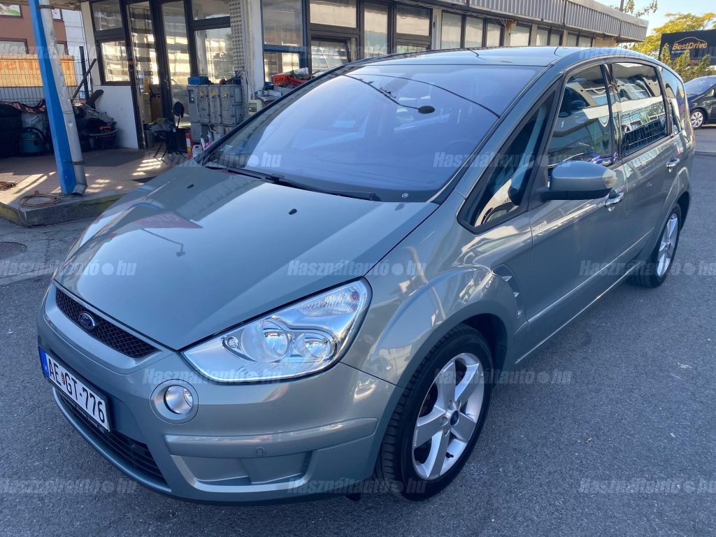 FORD S-MAX 2.0 FFV Titanium PANORÁMA TETŐ! VONÓHOROG!